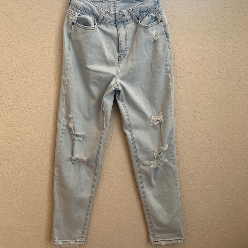 Vanilla Star. Mom Jeans. Paper bag waist. Distressed. Light wash!